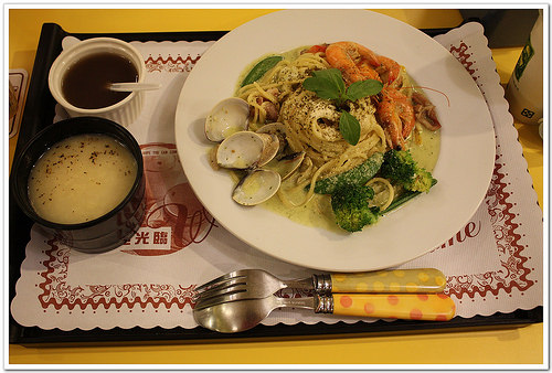 【南投食記】埔里‧寶貝屋親子餐廳~附設戶外遊戲場、沙坑、小童遊戲室