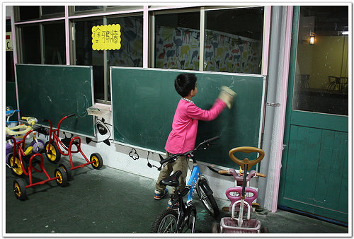 【南投食記】埔里‧寶貝屋親子餐廳~附設戶外遊戲場、沙坑、小童遊戲室