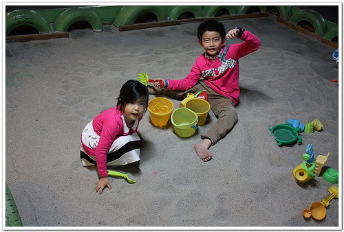 【南投食記】埔里‧寶貝屋親子餐廳~附設戶外遊戲場、沙坑、小童遊戲室