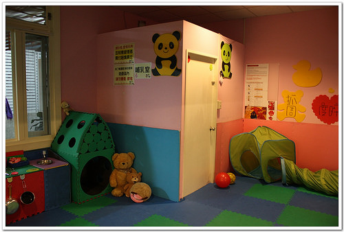 【南投食記】埔里‧寶貝屋親子餐廳~附設戶外遊戲場、沙坑、小童遊戲室