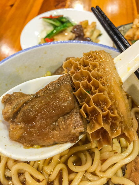 牛閣精緻麵館 - 飄著淡淡中藥香的真材實料