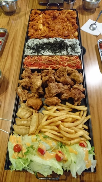 I'm Kimchi 韓式料理：高雄~I'm Kimchi 韓式料理~驚到吃手手~75雞SET令人瘋狂~韓式料理一次滿足~排隊美食/近瑞豐夜市