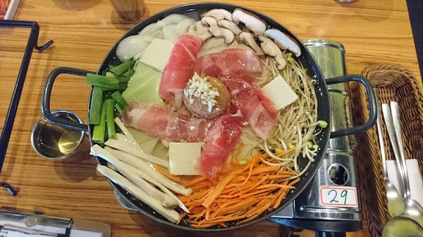 I'm Kimchi 韓式料理：高雄~I'm Kimchi 韓式料理~驚到吃手手~75雞SET令人瘋狂~韓式料理一次滿足~排隊美食/近瑞豐夜市