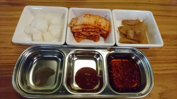 I'm Kimchi 韓式料理：高雄~I'm Kimchi 韓式料理~驚到吃手手~75雞SET令人瘋狂~韓式料理一次滿足~排隊美食/近瑞豐夜市