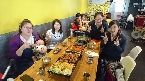 I'm Kimchi 韓式料理：高雄~I'm Kimchi 韓式料理~驚到吃手手~75雞SET令人瘋狂~韓式料理一次滿足~排隊美食/近瑞豐夜市