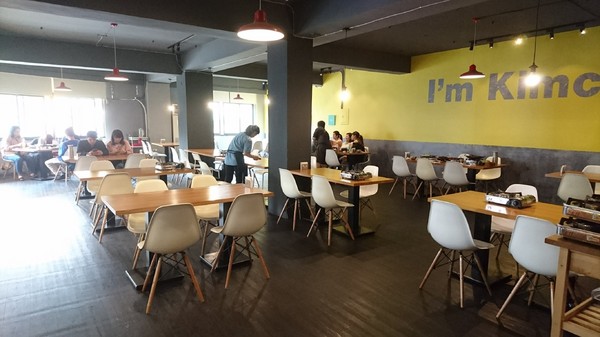 I'm Kimchi 韓式料理：高雄~I'm Kimchi 韓式料理~驚到吃手手~75雞SET令人瘋狂~韓式料理一次滿足~排隊美食/近瑞豐夜市