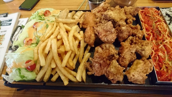 I'm Kimchi 韓式料理：高雄~I'm Kimchi 韓式料理~驚到吃手手~75雞SET令人瘋狂~韓式料理一次滿足~排隊美食/近瑞豐夜市