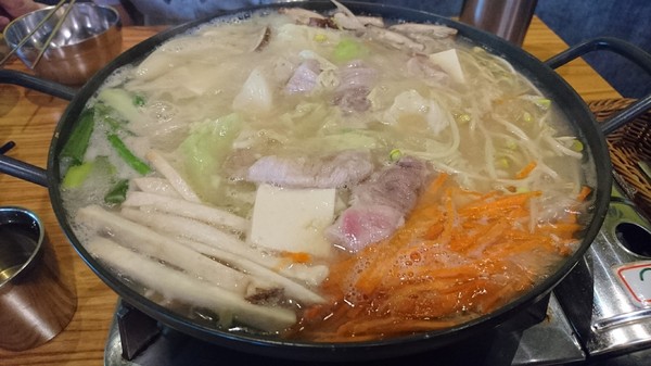 I'm Kimchi 韓式料理：高雄~I'm Kimchi 韓式料理~驚到吃手手~75雞SET令人瘋狂~韓式料理一次滿足~排隊美食/近瑞豐夜市