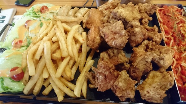 I'm Kimchi 韓式料理：高雄~I'm Kimchi 韓式料理~驚到吃手手~75雞SET令人瘋狂~韓式料理一次滿足~排隊美食/近瑞豐夜市