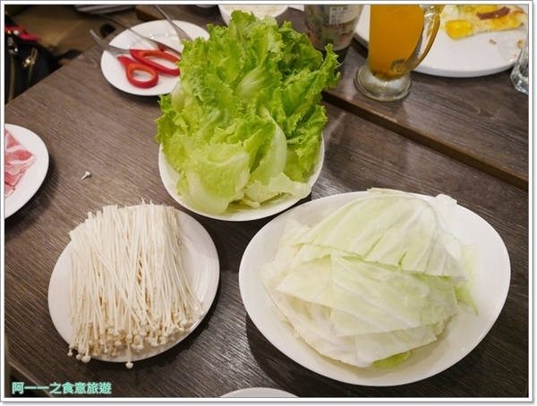 瓦法奇朵Waffogato(台北車站店)：台北車站火鍋聚餐 瓦法奇朵 四川麻辣鍋～來咖啡館悠閒吃火鍋，菜色豐富又舒服