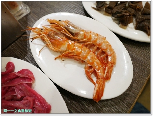 瓦法奇朵Waffogato(台北車站店)：台北車站火鍋聚餐 瓦法奇朵 四川麻辣鍋～來咖啡館悠閒吃火鍋，菜色豐富又舒服