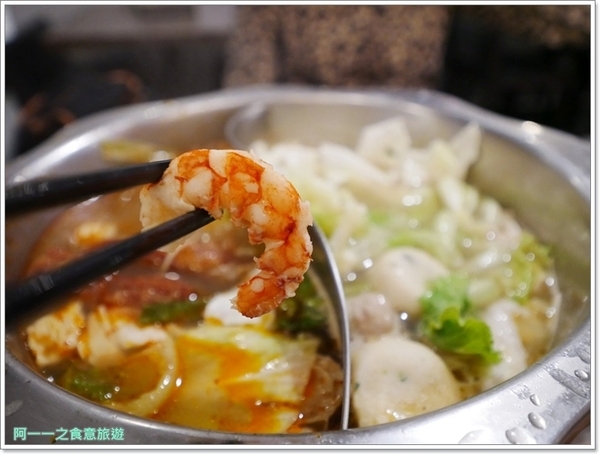 瓦法奇朵Waffogato(台北車站店)：台北車站火鍋聚餐 瓦法奇朵 四川麻辣鍋～來咖啡館悠閒吃火鍋，菜色豐富又舒服