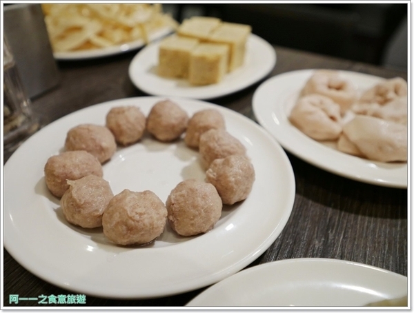 瓦法奇朵Waffogato(台北車站店)：台北車站火鍋聚餐 瓦法奇朵 四川麻辣鍋～來咖啡館悠閒吃火鍋，菜色豐富又舒服