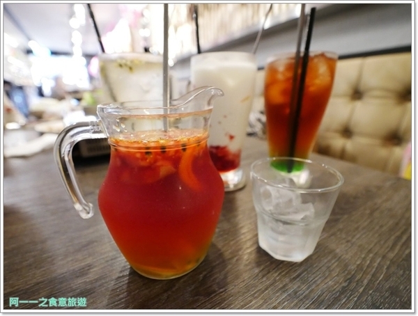 瓦法奇朵Waffogato(台北車站店)：台北車站火鍋聚餐 瓦法奇朵 四川麻辣鍋～來咖啡館悠閒吃火鍋，菜色豐富又舒服