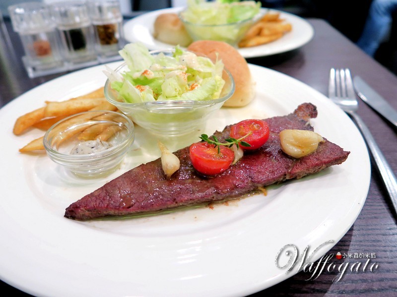 【捷運台北車站】瓦法奇朵美式西餐廳~24小時爐烤雪花牛排試吃價只要99元喔!!