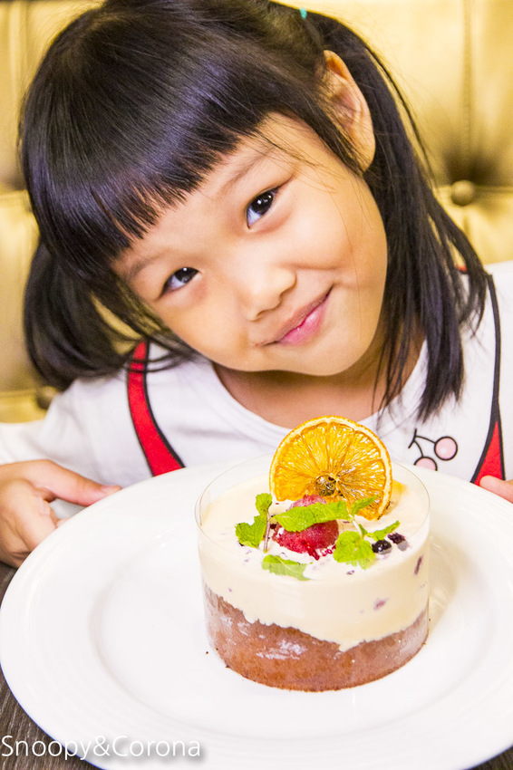 【台北美食】台北車站美食／瓦法奇朵～經典四川火鍋半價、正宗四川菜買一送一、下午茶點任點2杯飲料即可1元加購享繽紛莓果爆漿蛋糕