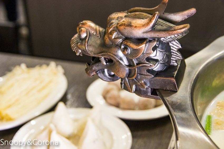 【台北美食】台北車站美食／瓦法奇朵～經典四川火鍋半價、正宗四川菜買一送一、下午茶點任點2杯飲料即可1元加購享繽紛莓果爆漿蛋糕