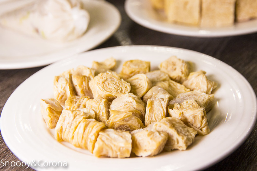 【台北美食】台北車站美食／瓦法奇朵～經典四川火鍋半價、正宗四川菜買一送一、下午茶點任點2杯飲料即可1元加購享繽紛莓果爆漿蛋糕