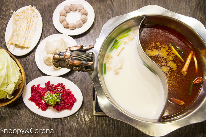 【台北美食】台北車站美食／瓦法奇朵～經典四川火鍋半價、正宗四川菜買一送一、下午茶點任點2杯飲料即可1元加購享繽紛莓果爆漿蛋糕