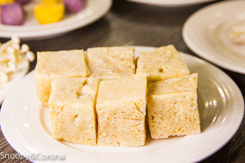 【台北美食】台北車站美食／瓦法奇朵～經典四川火鍋半價、正宗四川菜買一送一、下午茶點任點2杯飲料即可1元加購享繽紛莓果爆漿蛋糕