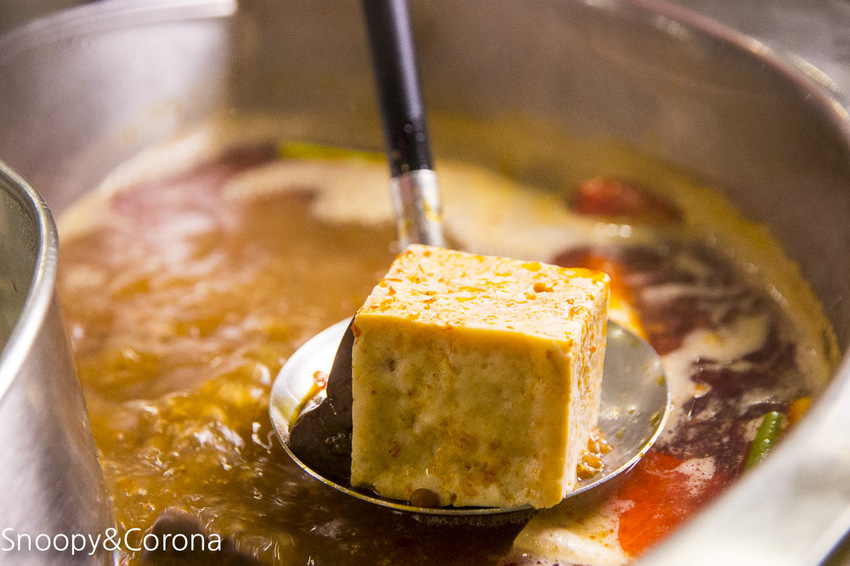 【台北美食】台北車站美食／瓦法奇朵～經典四川火鍋半價、正宗四川菜買一送一、下午茶點任點2杯飲料即可1元加購享繽紛莓果爆漿蛋糕