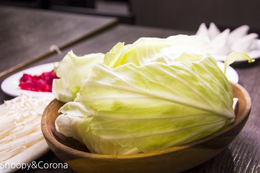 【台北美食】台北車站美食／瓦法奇朵～經典四川火鍋半價、正宗四川菜買一送一、下午茶點任點2杯飲料即可1元加購享繽紛莓果爆漿蛋糕