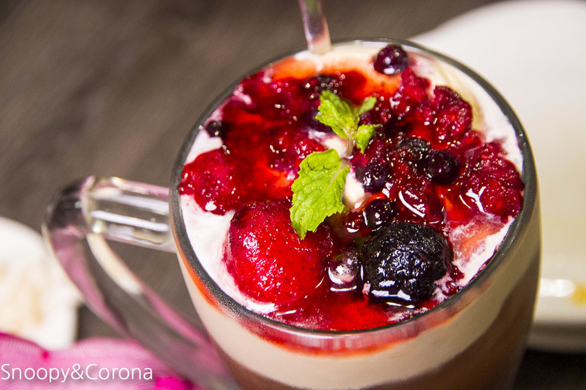 【台北美食】台北車站美食／瓦法奇朵～經典四川火鍋半價、正宗四川菜買一送一、下午茶點任點2杯飲料即可1元加購享繽紛莓果爆漿蛋糕