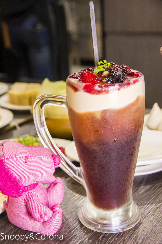 【台北美食】台北車站美食／瓦法奇朵～經典四川火鍋半價、正宗四川菜買一送一、下午茶點任點2杯飲料即可1元加購享繽紛莓果爆漿蛋糕