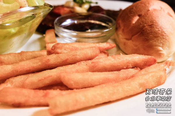 瓦法奇朵(台北車站店)｜台北市中正區補習街美式平價西餐廳；學生族、小資族省錢甲粗飽方案。