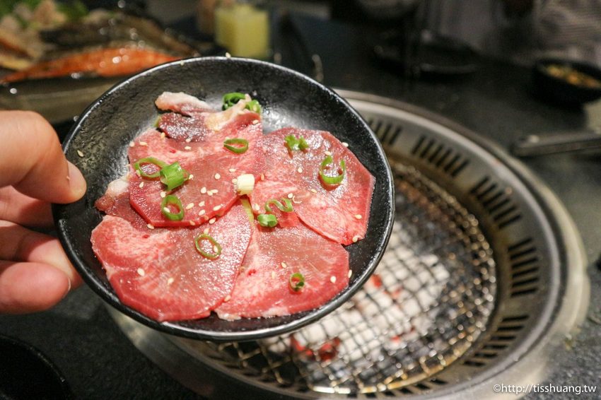 捷運忠孝敦化站燒烤火鍋吃到飽｜瓦崎燒烤火鍋敦南店｜689給你頂級Prime牛小排生蠔吃到爽