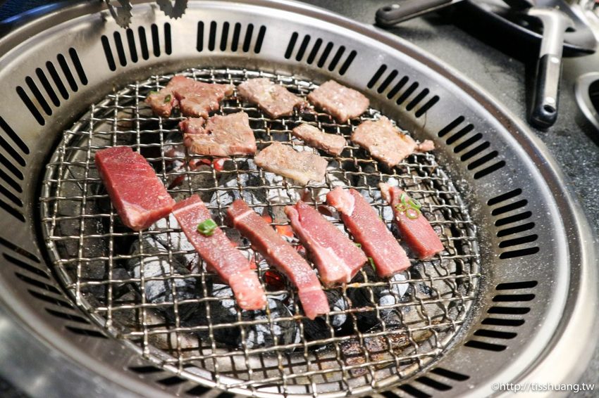 捷運忠孝敦化站燒烤火鍋吃到飽｜瓦崎燒烤火鍋敦南店｜689給你頂級Prime牛小排生蠔吃到爽