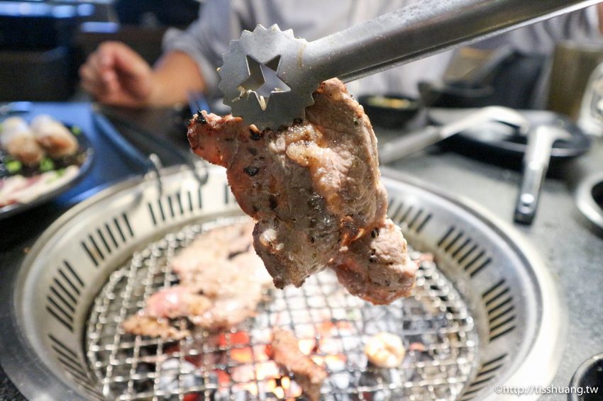 捷運忠孝敦化站燒烤火鍋吃到飽｜瓦崎燒烤火鍋敦南店｜689給你頂級Prime牛小排生蠔吃到爽