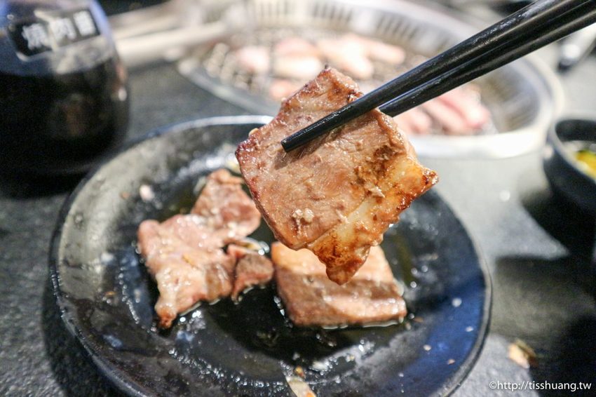 捷運忠孝敦化站燒烤火鍋吃到飽｜瓦崎燒烤火鍋敦南店｜689給你頂級Prime牛小排生蠔吃到爽