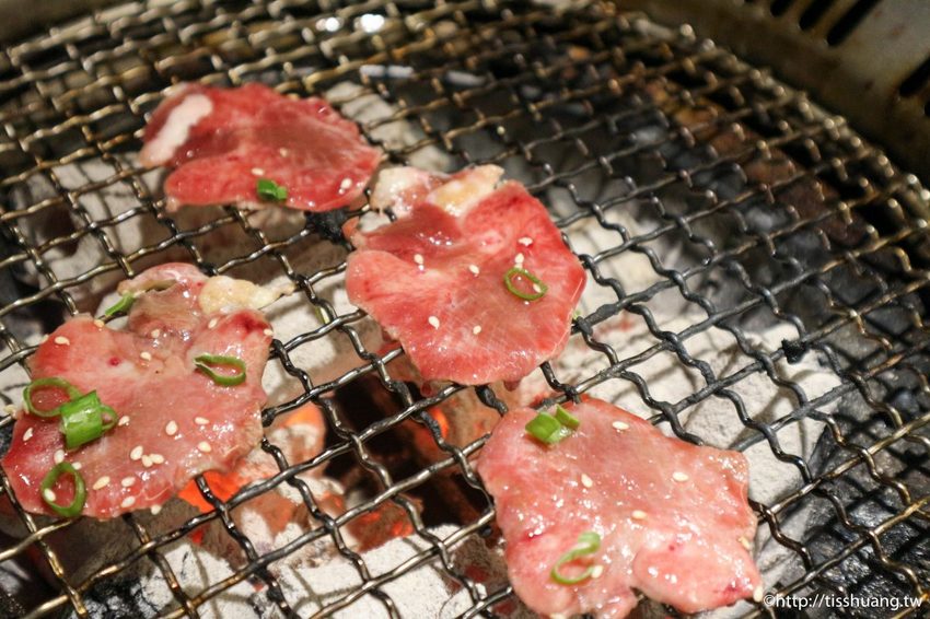 捷運忠孝敦化站燒烤火鍋吃到飽｜瓦崎燒烤火鍋敦南店｜689給你頂級Prime牛小排生蠔吃到爽