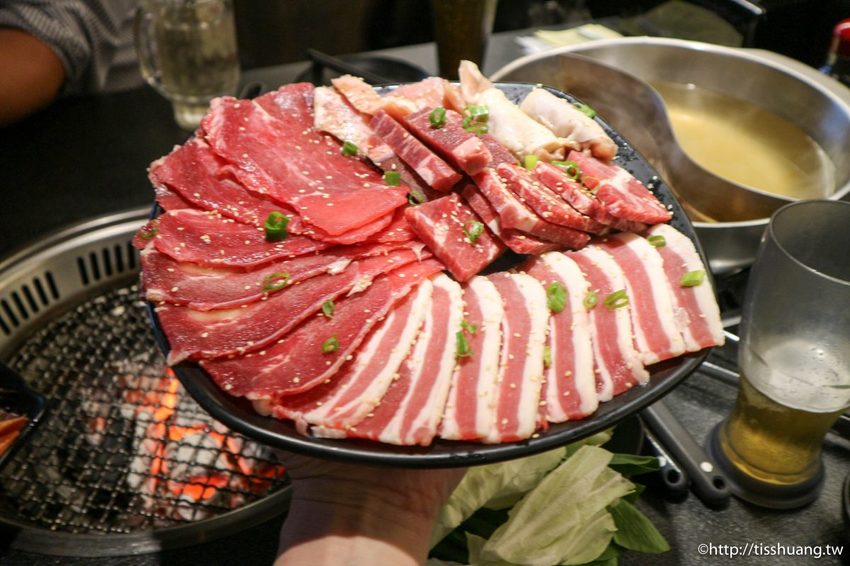 捷運忠孝敦化站燒烤火鍋吃到飽｜瓦崎燒烤火鍋敦南店｜689給你頂級Prime牛小排生蠔吃到爽