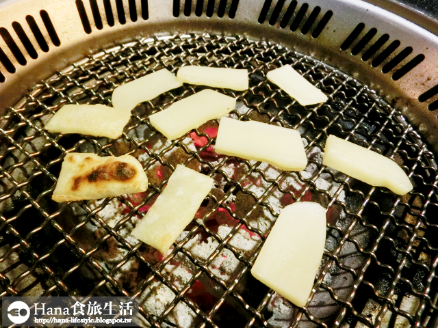 【廠商合作】瓦崎燒烤火鍋吃到飽 敦南店 | 大方的海鮮 精選與認真調味的肉品 洋蔥泡菜必吃  環境舒適 三五好友聚會好地方