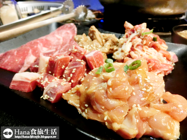 【廠商合作】瓦崎燒烤火鍋吃到飽 敦南店 | 大方的海鮮 精選與認真調味的肉品 洋蔥泡菜必吃  環境舒適 三五好友聚會好地方