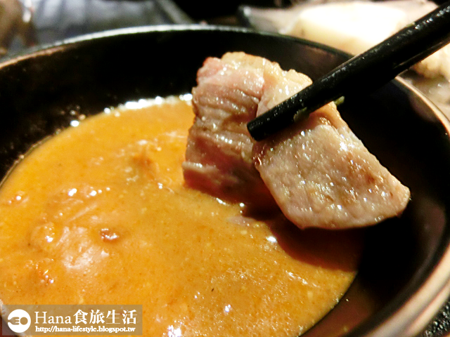 【廠商合作】瓦崎燒烤火鍋吃到飽 敦南店 | 大方的海鮮 精選與認真調味的肉品 洋蔥泡菜必吃  環境舒適 三五好友聚會好地方