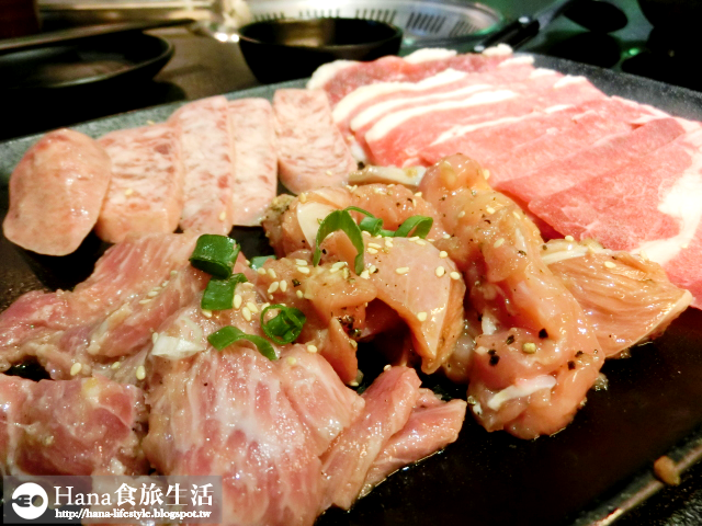 【廠商合作】瓦崎燒烤火鍋吃到飽 敦南店 | 大方的海鮮 精選與認真調味的肉品 洋蔥泡菜必吃  環境舒適 三五好友聚會好地方