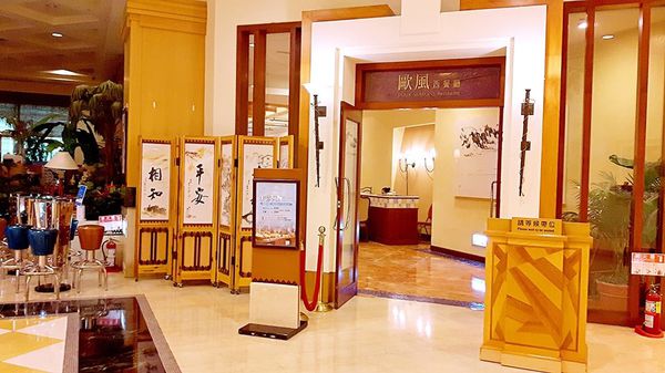 25627251_1640421275979086_248278666_n