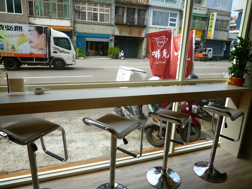 【苗栗頭份】明亮舒服的咖啡店，一次遇見便再也難忘－啡克CafeFreak