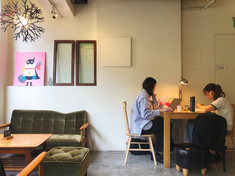 上樓看看咖啡Arthere Café  捷運市政府站超人氣不限時咖啡廳 適合讀書辦公的台北信義區咖啡廳 – Maji食尚旅圖