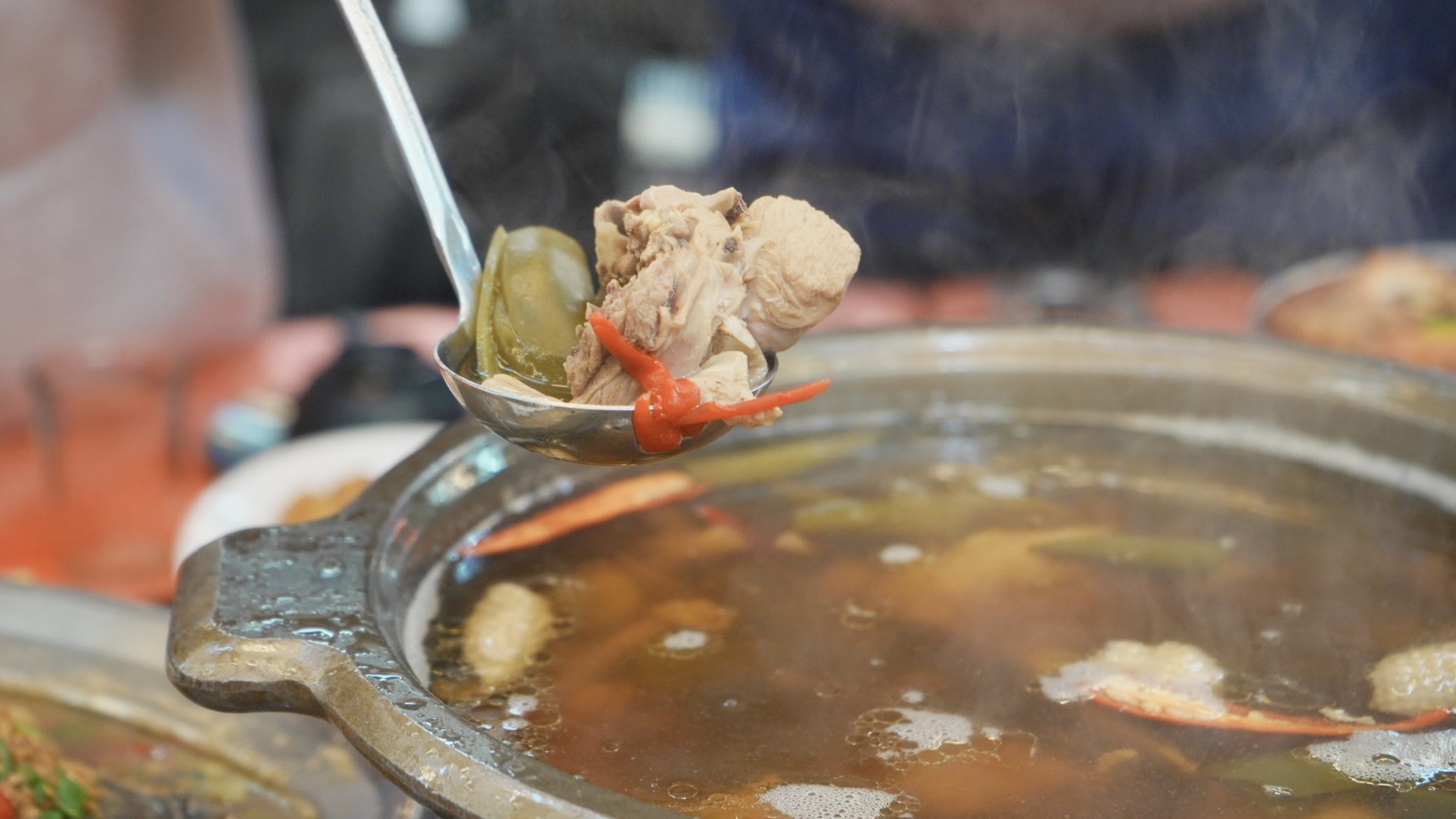 宜蘭百匯窯烤雞！米其林名廚評選十大好食～龍眼木窯烤秒殺招牌雞，平價桌菜多樣選擇