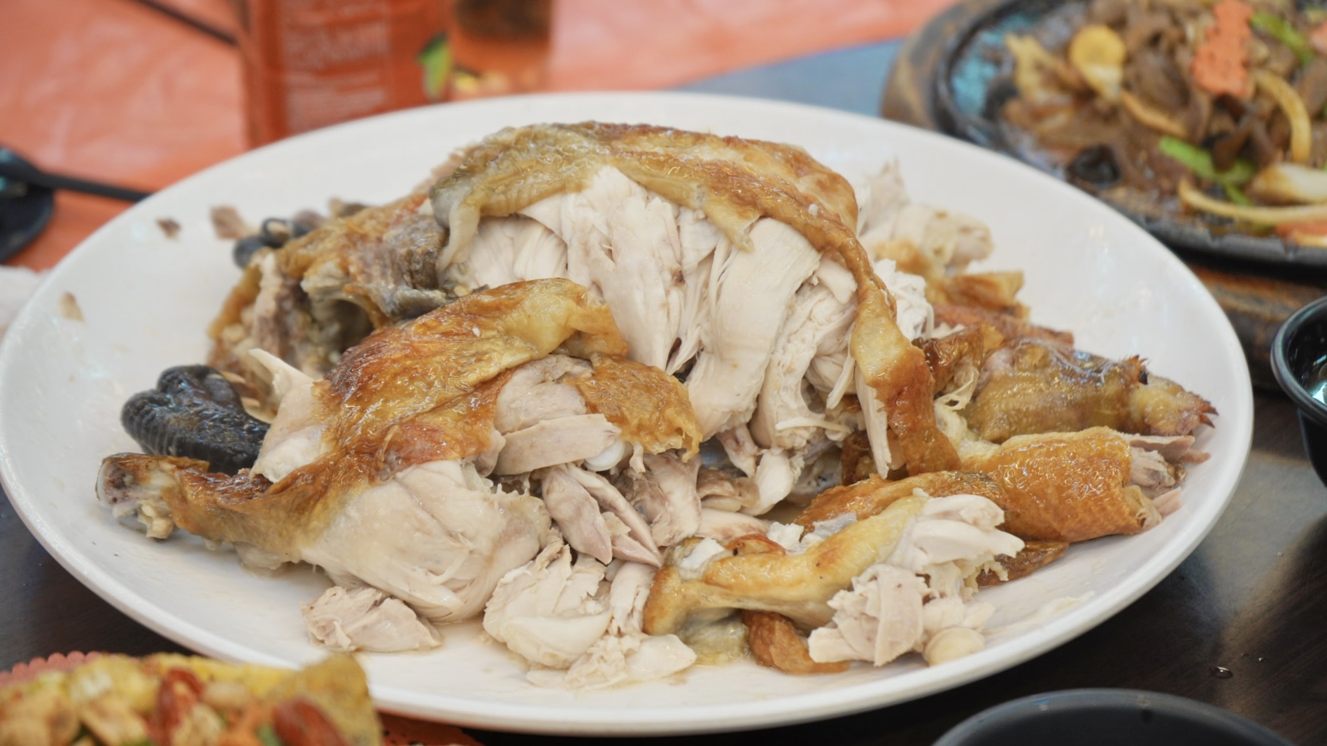 宜蘭百匯窯烤雞！米其林名廚評選十大好食～龍眼木窯烤秒殺招牌雞，平價桌菜多樣選擇