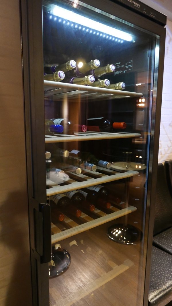 麻神麻辣火鍋:【台北市麻辣火鍋推薦】位於台北市南京東路的麻神麻辣火鍋~香而不辣、入口即化~呼朋引伴或是倆倆相望的火鍋新食代!噹噹媽火力全開大推薦!