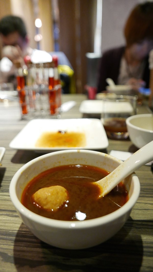 麻神麻辣火鍋:【台北市麻辣火鍋推薦】位於台北市南京東路的麻神麻辣火鍋~香而不辣、入口即化~呼朋引伴或是倆倆相望的火鍋新食代!噹噹媽火力全開大推薦!