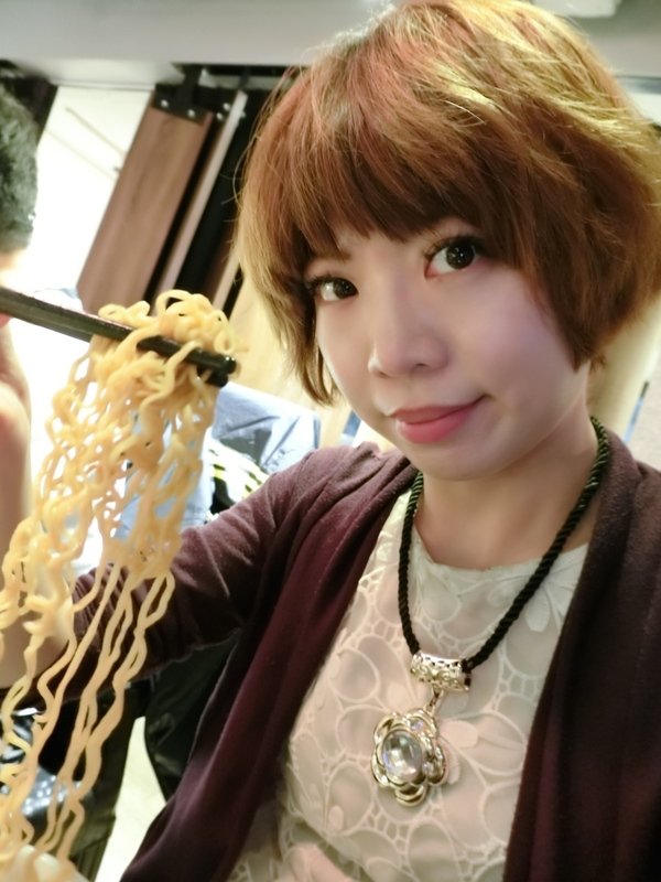 麻神麻辣火鍋:【台北市麻辣火鍋推薦】位於台北市南京東路的麻神麻辣火鍋~香而不辣、入口即化~呼朋引伴或是倆倆相望的火鍋新食代!噹噹媽火力全開大推薦!