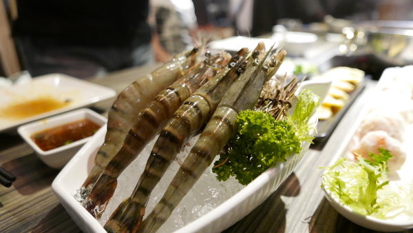 麻神麻辣火鍋:【台北市麻辣火鍋推薦】位於台北市南京東路的麻神麻辣火鍋~香而不辣、入口即化~呼朋引伴或是倆倆相望的火鍋新食代!噹噹媽火力全開大推薦!