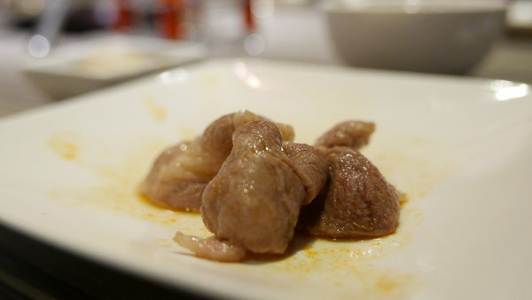 麻神麻辣火鍋:【台北市麻辣火鍋推薦】位於台北市南京東路的麻神麻辣火鍋~香而不辣、入口即化~呼朋引伴或是倆倆相望的火鍋新食代!噹噹媽火力全開大推薦!