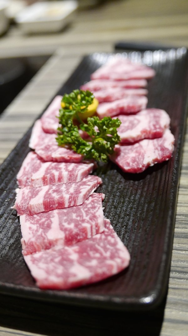 麻神麻辣火鍋:【台北市麻辣火鍋推薦】位於台北市南京東路的麻神麻辣火鍋~香而不辣、入口即化~呼朋引伴或是倆倆相望的火鍋新食代!噹噹媽火力全開大推薦!